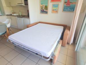 2P pour 4 personnes grande terrasse avec lit parapluie piscine sur le toit et parking en sous-sol