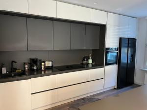 Trier-Ferienwohnung mit 2 Schlafzimmern, 2 Bäder, moderne Küche, 2 Badezimmer, Laube- zentral in Trier