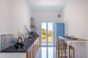 Sea Frame Design Apartments with Pool by Wonderful Italy