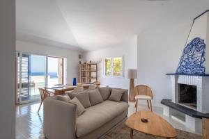 Sea Frame Design Apartments with Pool by Wonderful Italy