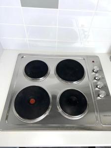 1-Bedroom Studio with Parking, Steps from the Promenade