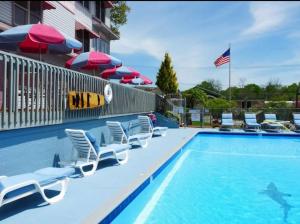 Couples Waterfront Getaway Near Beach And Trails