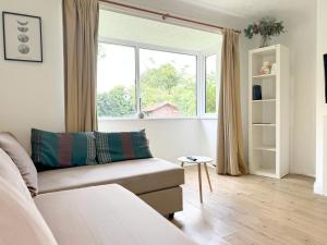 House number 8 sleeps up to 4 People with Smart TVs in Every Room