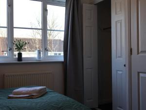 2 Bed House with Private Parking