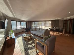 Bambuu Lakeside Lodge