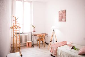 Qualys Vignoble parking, square view, close to city