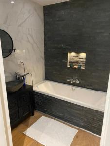 Luxury apartment in the pijp near the Rai