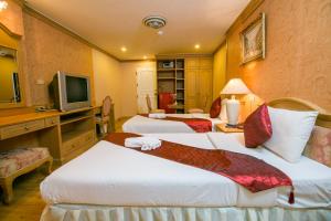 Deluxe Twin Room with Balcony room in Le Paradis Bangkok