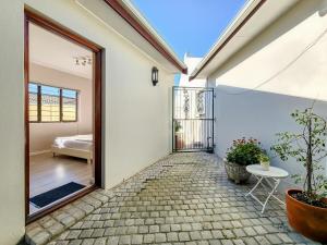 Tranquil Garden Cottage