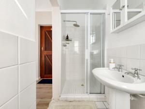 Tranquil Garden Cottage