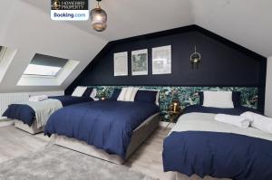 Spacious 4BDR House By Homebird Property Management Short Lets & Serviced Accommodation Leeds With Private Parking & Garden