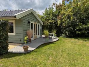 2-p Chalet met privacy en tuin nabij Leeuwarden