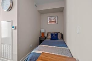 Bright 1BD & Den in Downtown Toronto