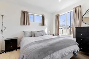 Large Family Lakehouse