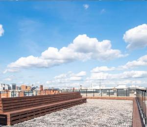 Spacious 2 Bed Flat In Birmingham With Parking