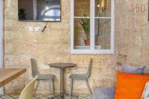 Stylish Townhouse with Balcony next to Waterfront by 360 Estates