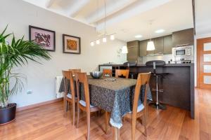 Hauzify I Apartaments La Plaça