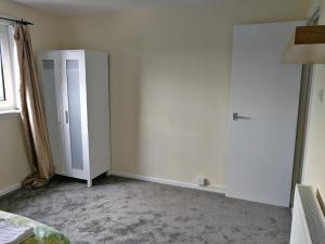 Three Bedroom Apartment Glasgow