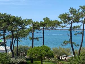 A146 2 pieces luminuex vue mer parking Moulleau