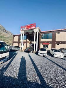 Eagle Resort Hotel and Restaurant - 2hvězdičkové hotely ve městě Nārān