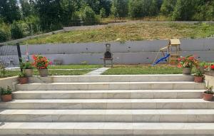 Beautiful Home In Sinj