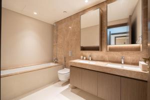 KeyRock - Grand Bleu Escape with Iconic Palm Views