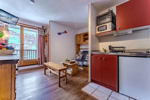 Charming Central Apartment - Ski-In Ski-Out Access, 4 Guests, Val Thorens