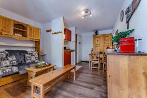 Charming Central Apartment - Ski-In Ski-Out Access, 4 Guests, Val Thorens