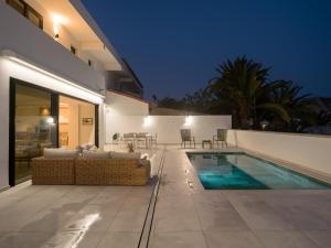 Las Burras Ocean Front Views