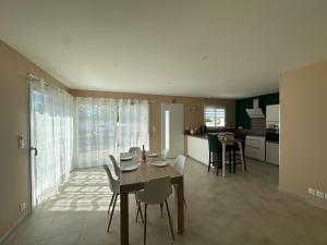 Villas Maison lumineuse et calme a Redessan : photos des chambres