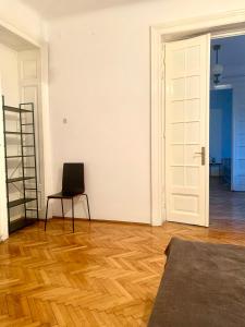 Calea Mosilor VINTAGE MINIMALIST 4 ROOMS Apartment