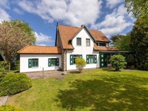 Ferienhaus-Ruegenbrise-mit-Seeblick-und-5-Baedern
