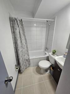 Apartment steps from the Alameda Terminal, Escuela PDI, Estación de Trenes and USACH, Facturable