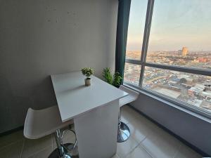 Apartment steps from the Alameda Terminal, Escuela PDI, Estación de Trenes and USACH, Facturable