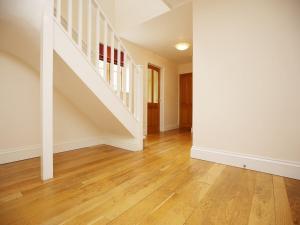 Charming 5-Bed Home, Sleeps 9, On-Site Parking, Flexible Stays, Contractors