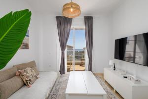 Small Oasis 2 BD Apartment with Sea View