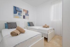 Small Oasis 2 BD Apartment with Sea View