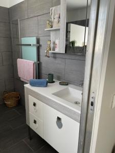 Entre les pins et les oliviers