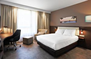 Hotels HTB Aeroport-Toulouse : Chambre Lit Queen-size - Accessible aux Personnes à Mobilité Réduite