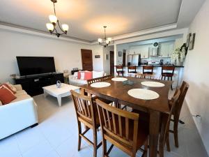 Chic Beach Apartment - 3 min to Beach