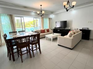 Chic Beach Apartment - 3 min to Beach