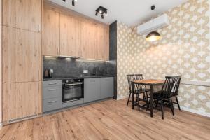 Aleja Solidarności 153 - B by Homeprime