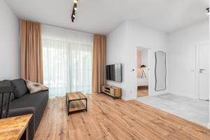 Aleja Solidarności 153 - B by Homeprime