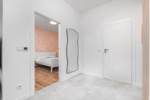 Aleja Solidarności 153 - B by Homeprime