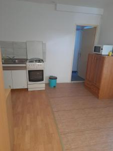 No wifi and no aircon apartment