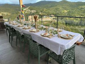 Villas NOUVEAUTE ! Magnifique villa de standing avec piscine, entre mer et montagnes, a 3 minutes des plus belles plages de la rive sud : photos des chambres