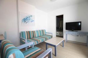 Two-Bedroom Apartment room in Los Tulipanes