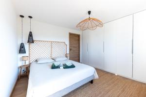 NOUVEAU ! Maison de standing avec piscine et climatisation entre mer et montagnes