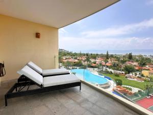ANANA El Dorado 305 | Pool & Lake Views