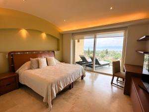 ANANA El Dorado 305 | Pool & Lake Views